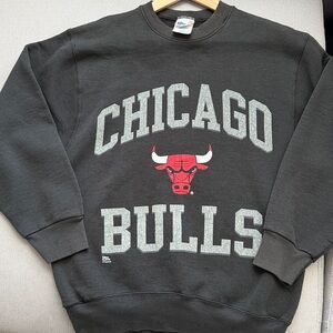 Vintage Pro Player Black and Red Chicago Bulls Crewneck Sweater Size M